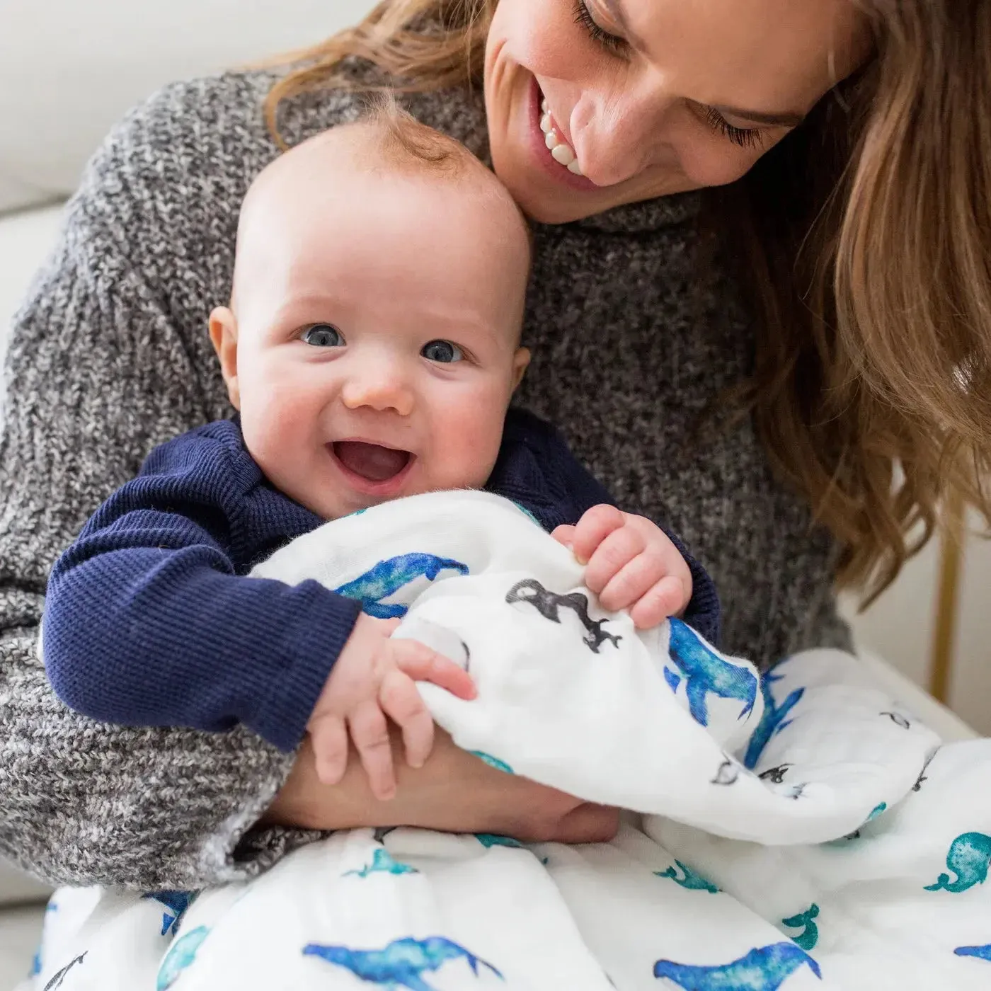 Deluxe Muslin Quilt - Whales | Lulujo