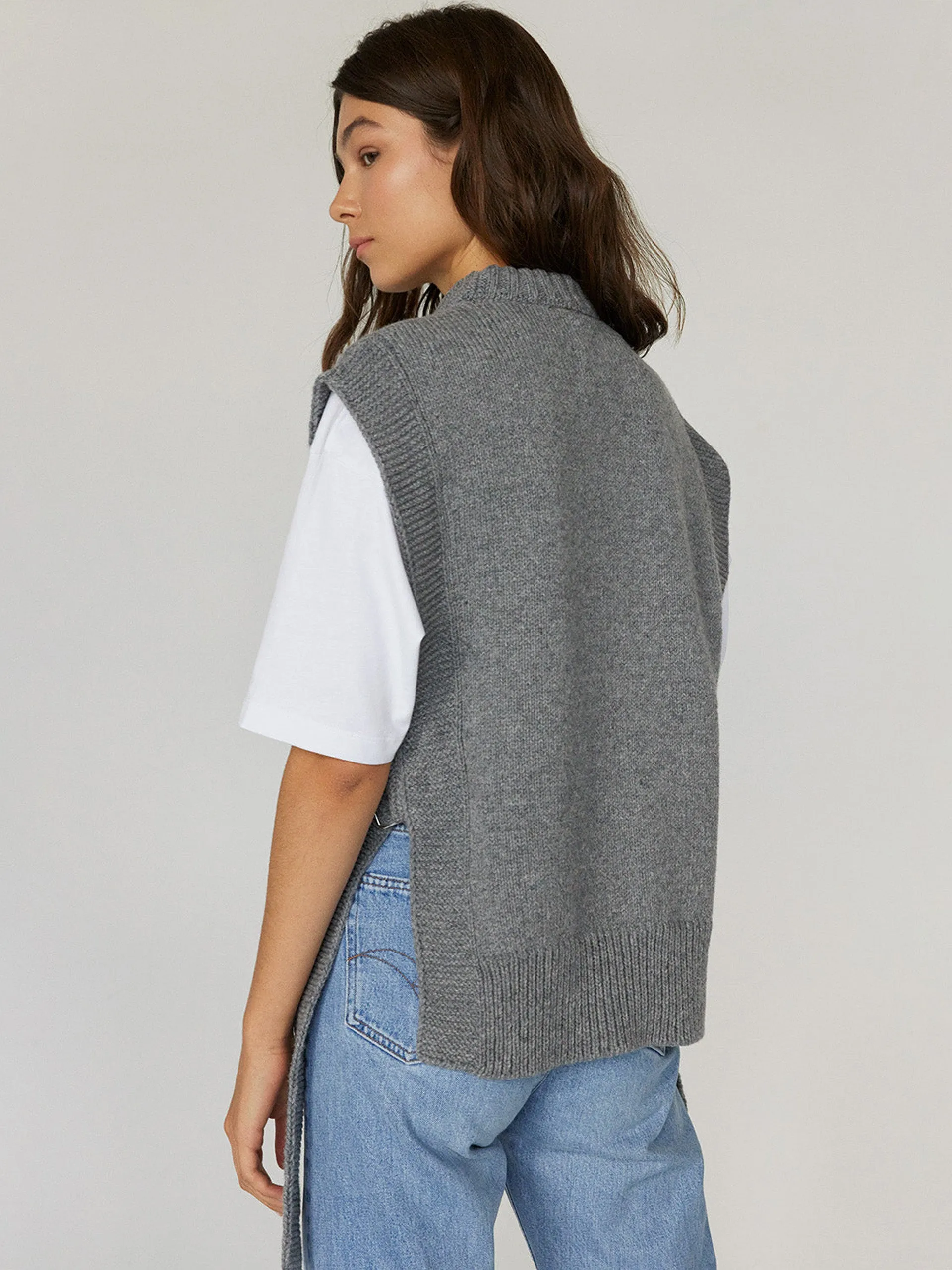 Kalvos dove grey merino wool vest