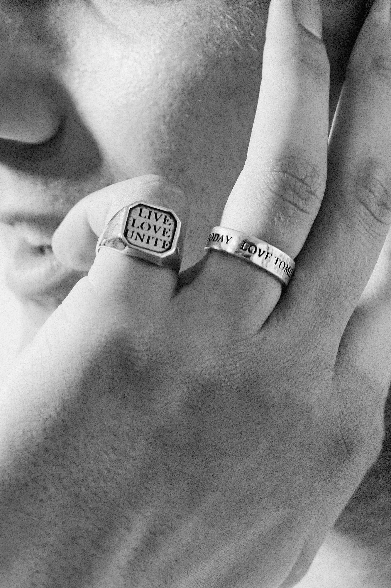 MINIMAL SLOGAN RING