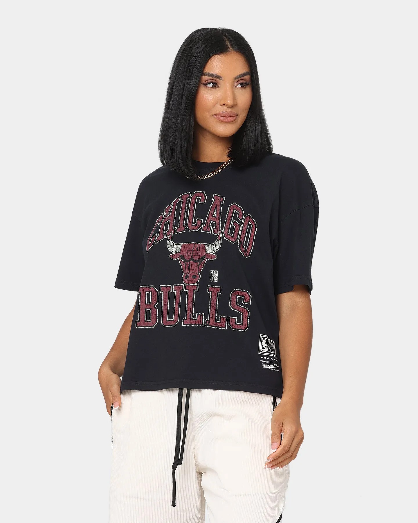 Mitchell & Ness Women's Chicago Bulls Vintage Ivy Arch T-Shirt Washed Black