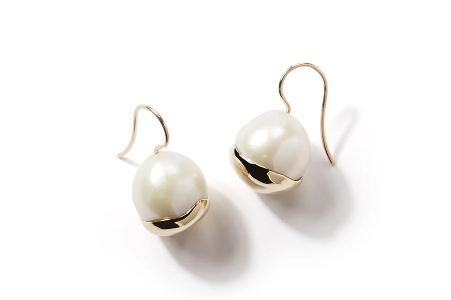 small fluid gold on pearl earrings