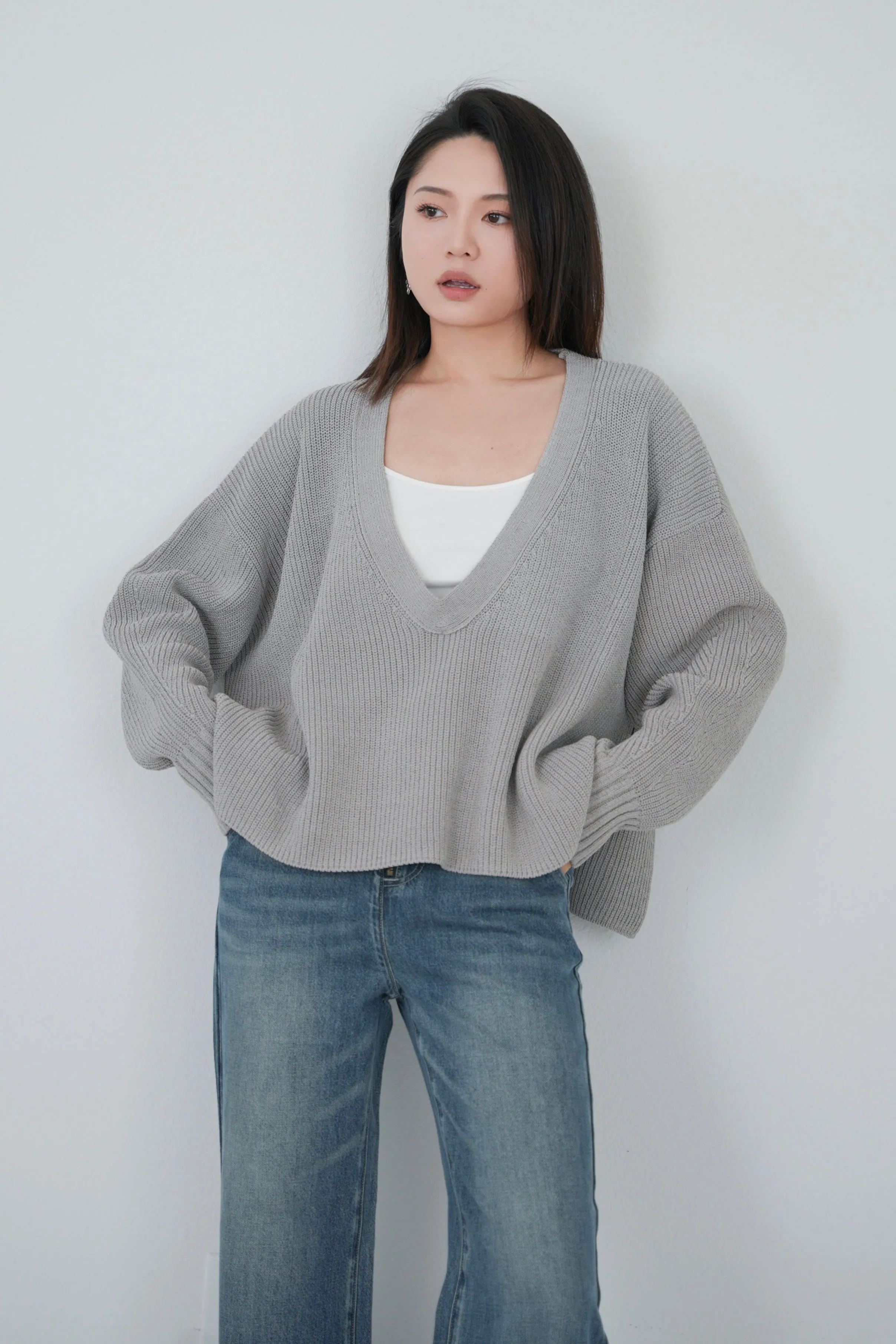 x ninido U Neck Essential Sweater - Grey