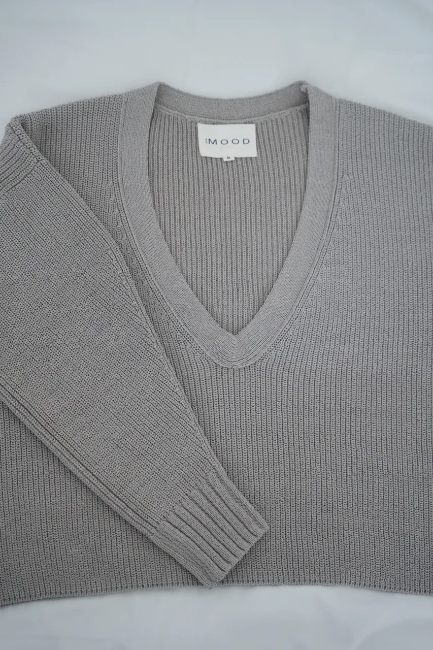 x ninido U Neck Essential Sweater - Grey