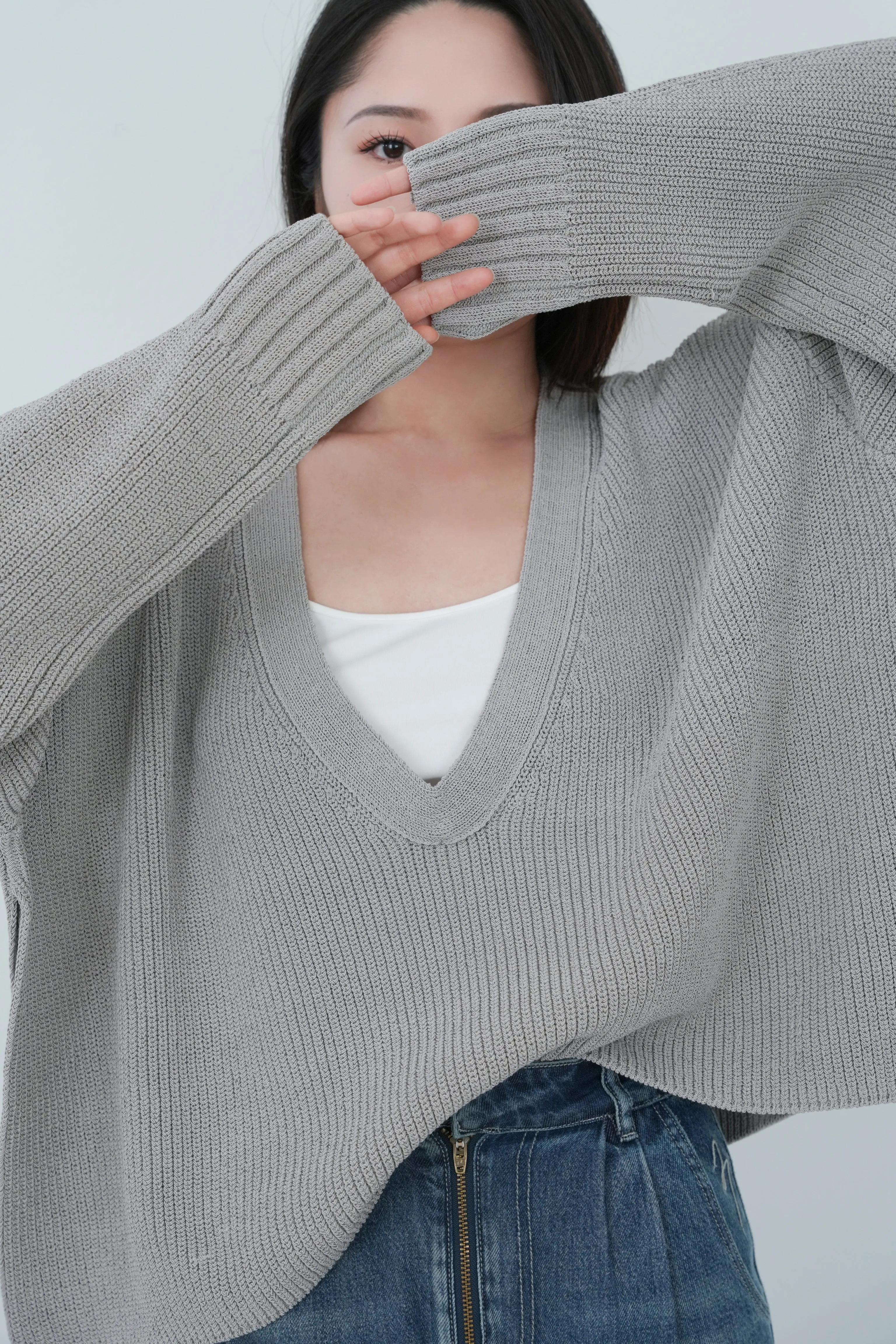 x ninido U Neck Essential Sweater - Grey