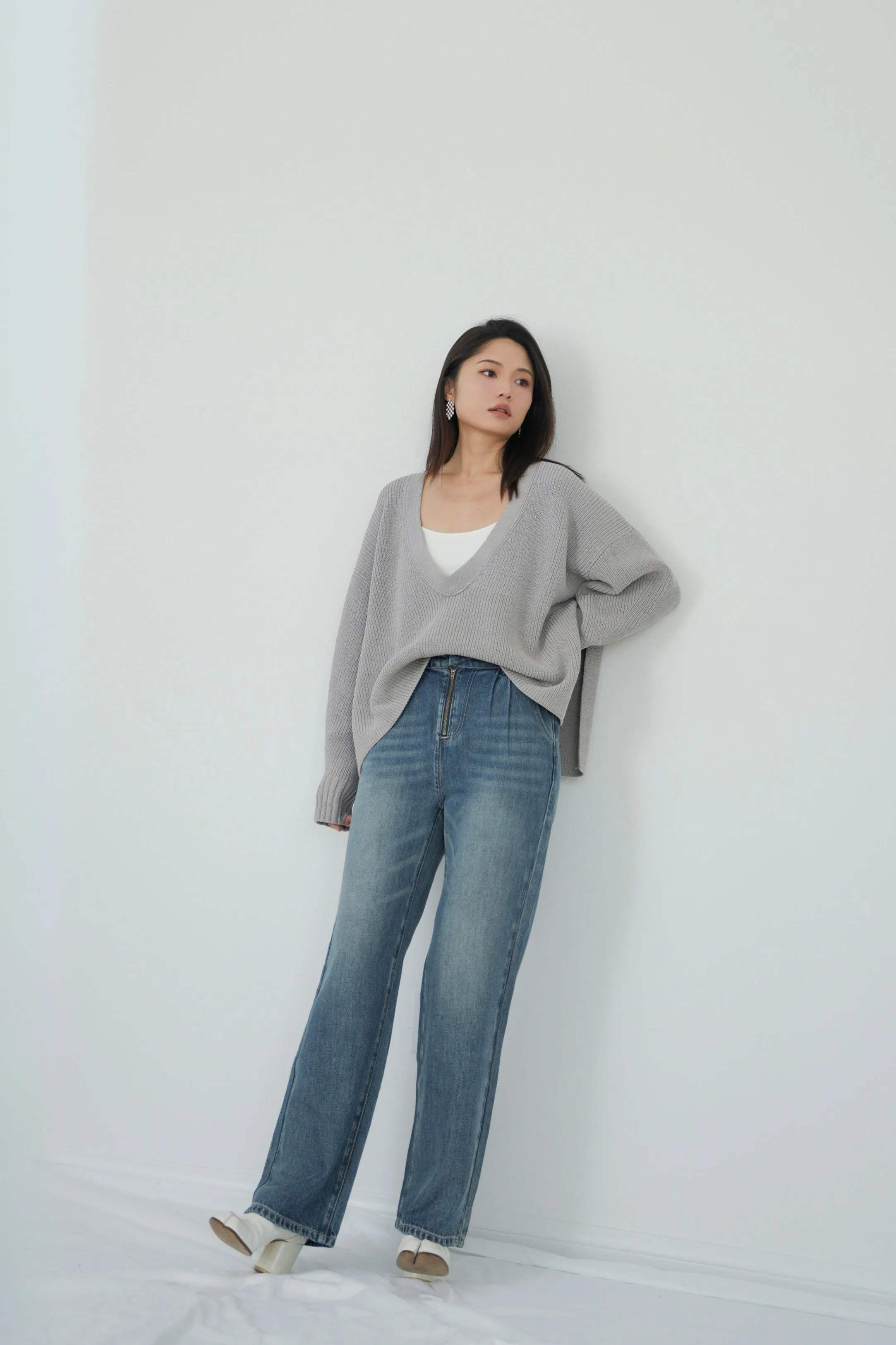 x ninido U Neck Essential Sweater - Grey